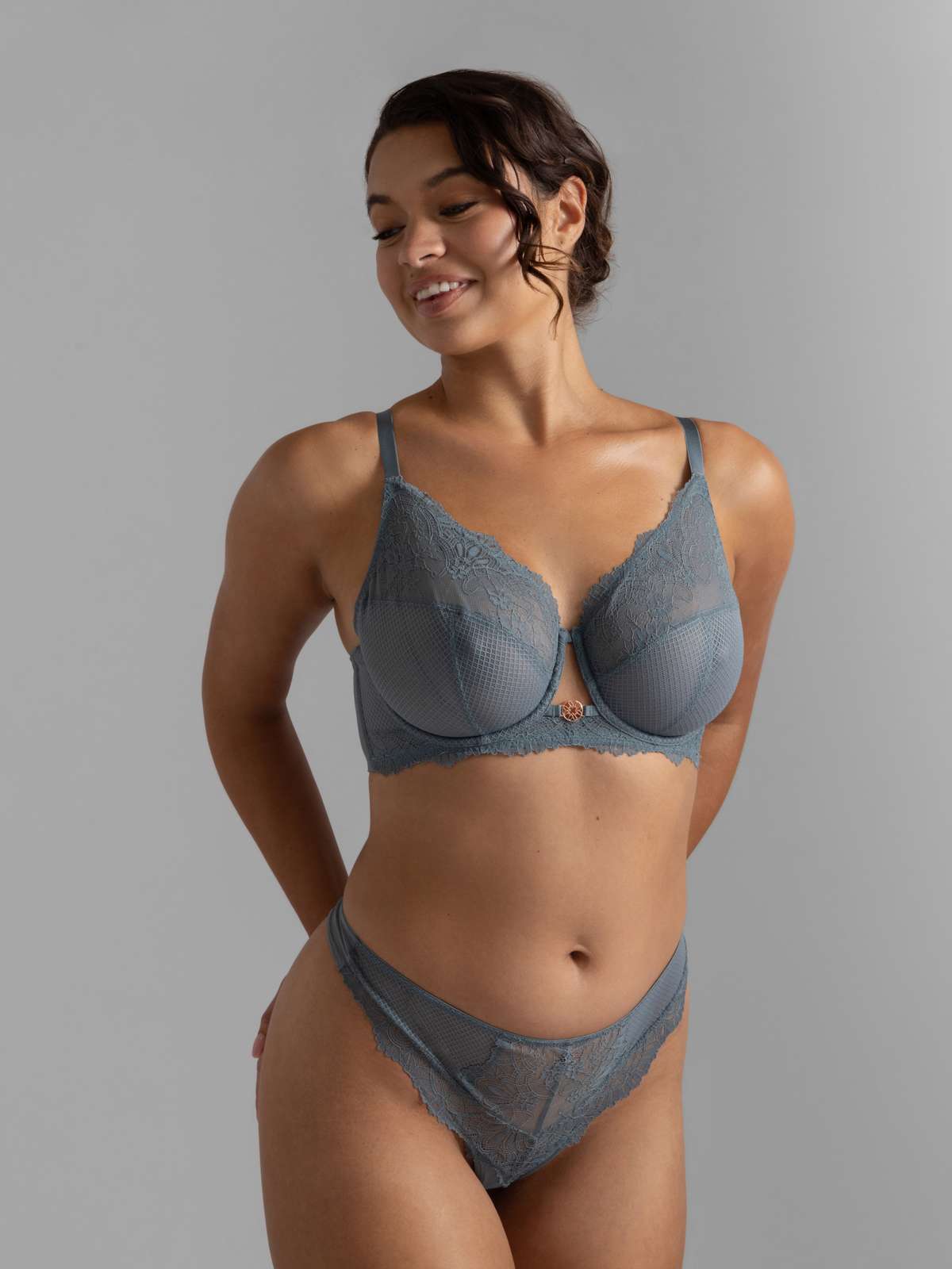 Cassandra Thong