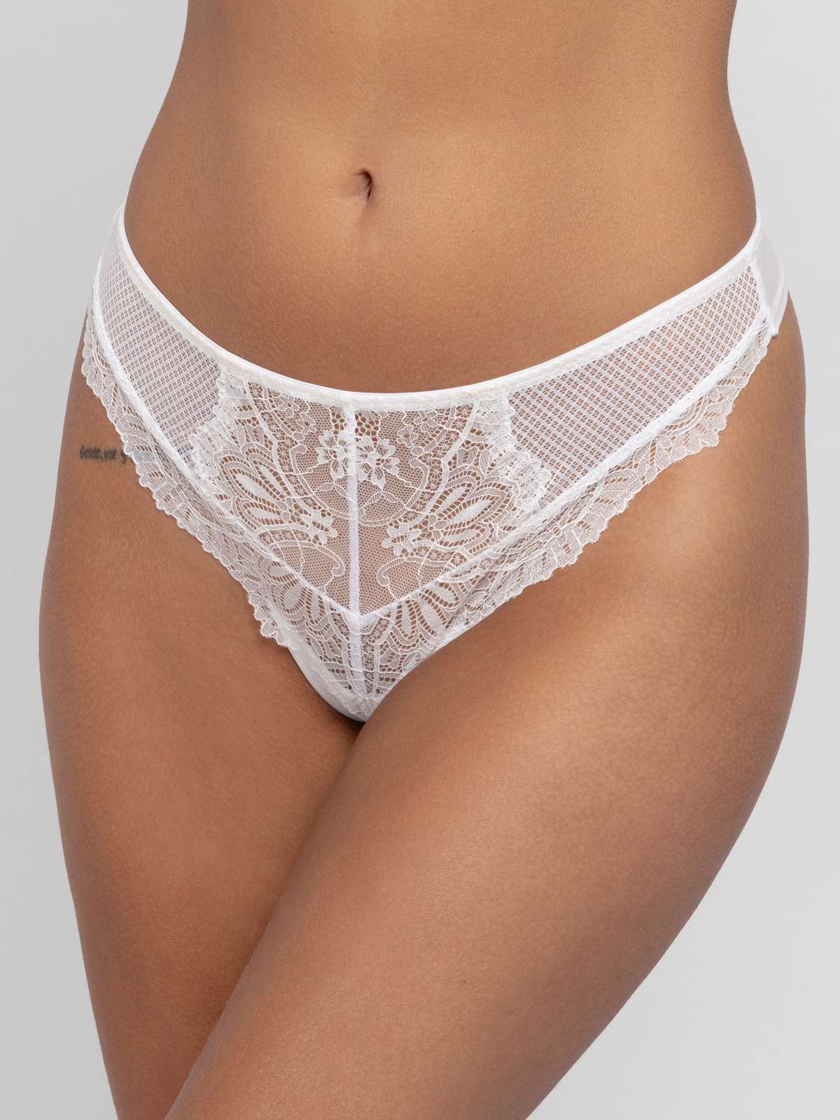 Cassandra Thong