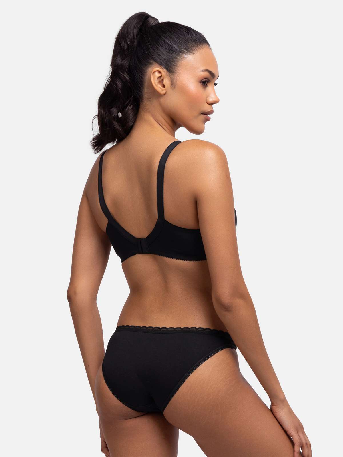 Naomi-3pp Brief