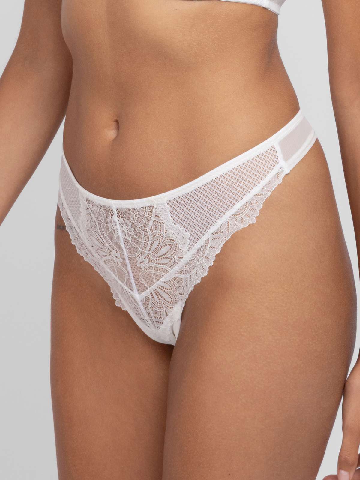 Cassandra Thong