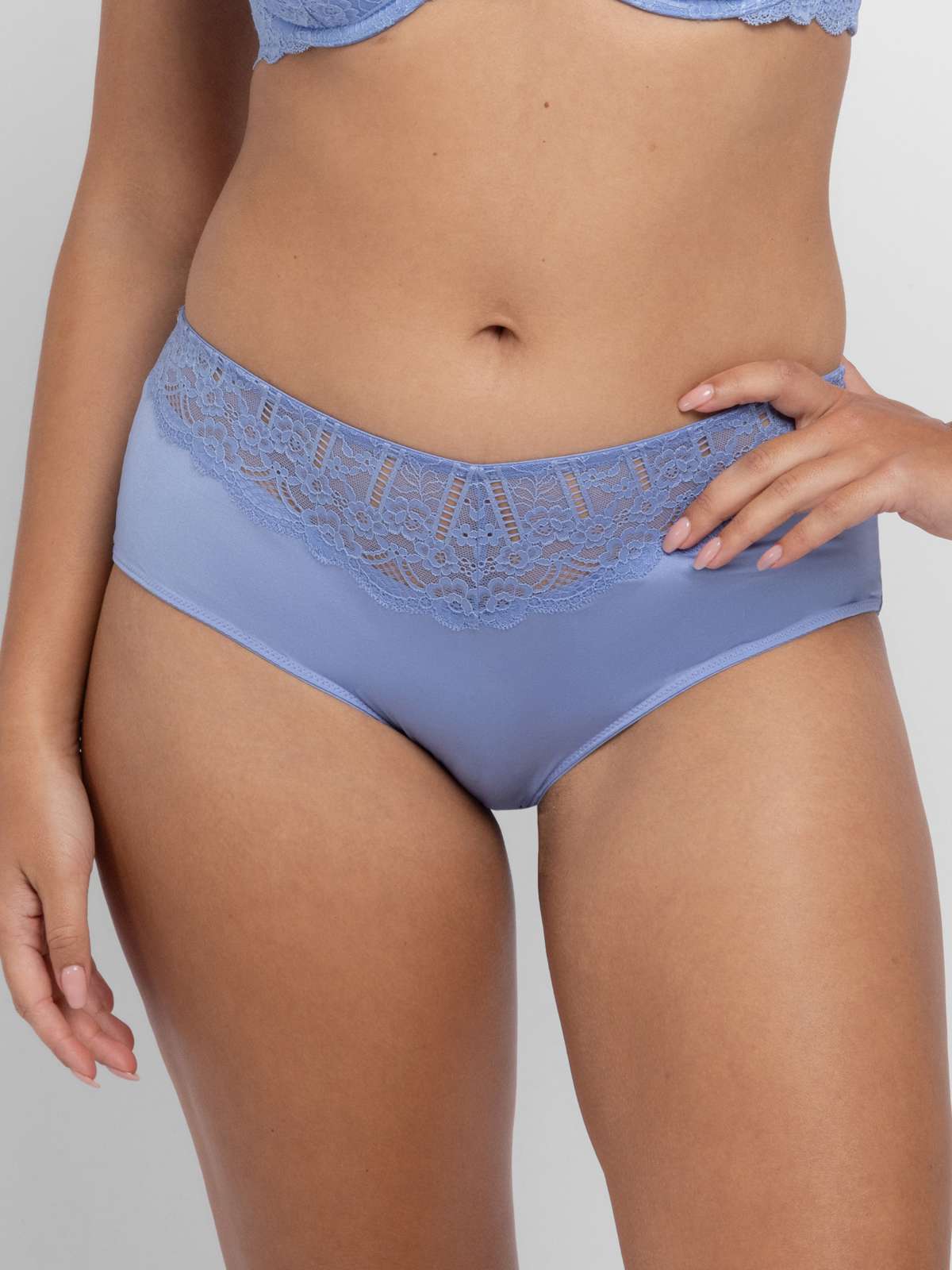 Celine-2pp Brief