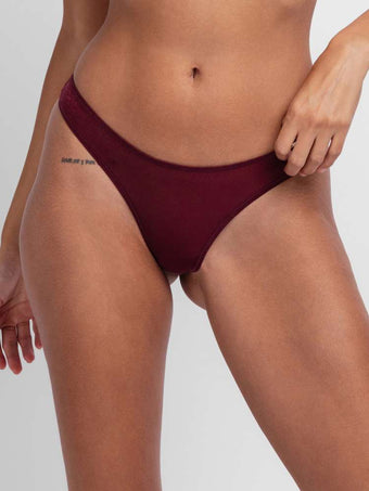 Tanga en résille scintillante