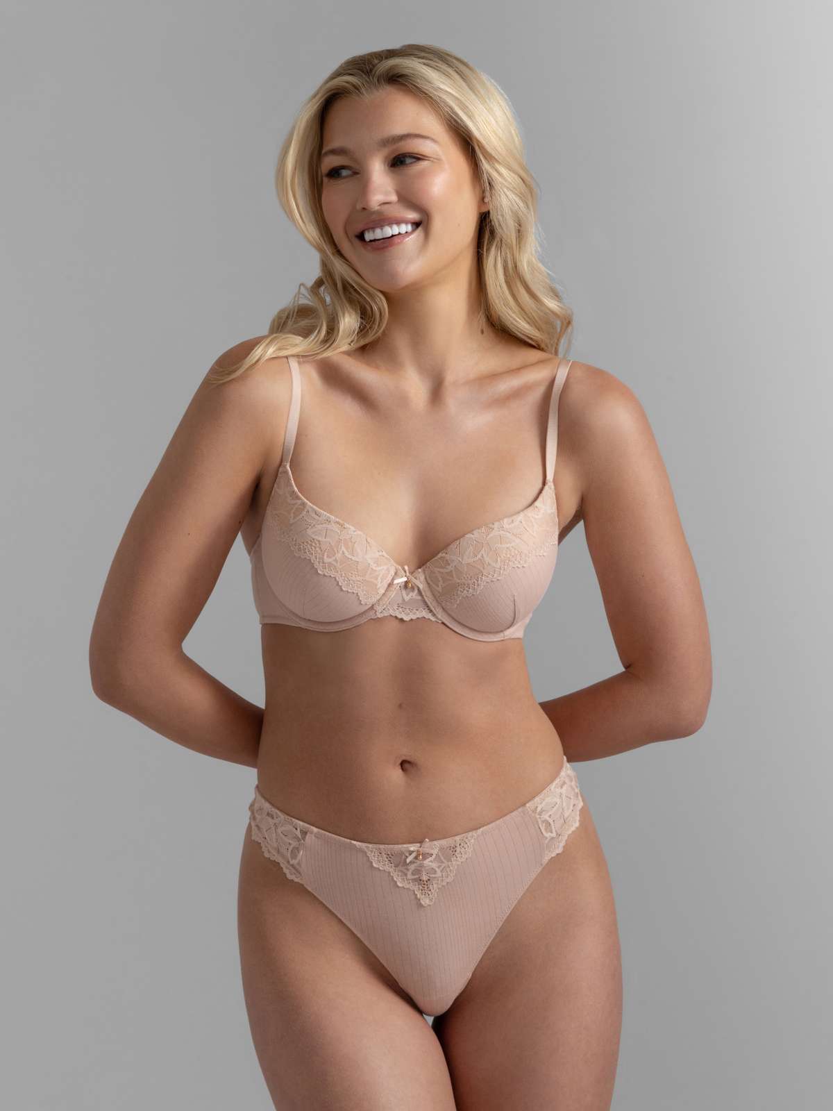 Samara Thong